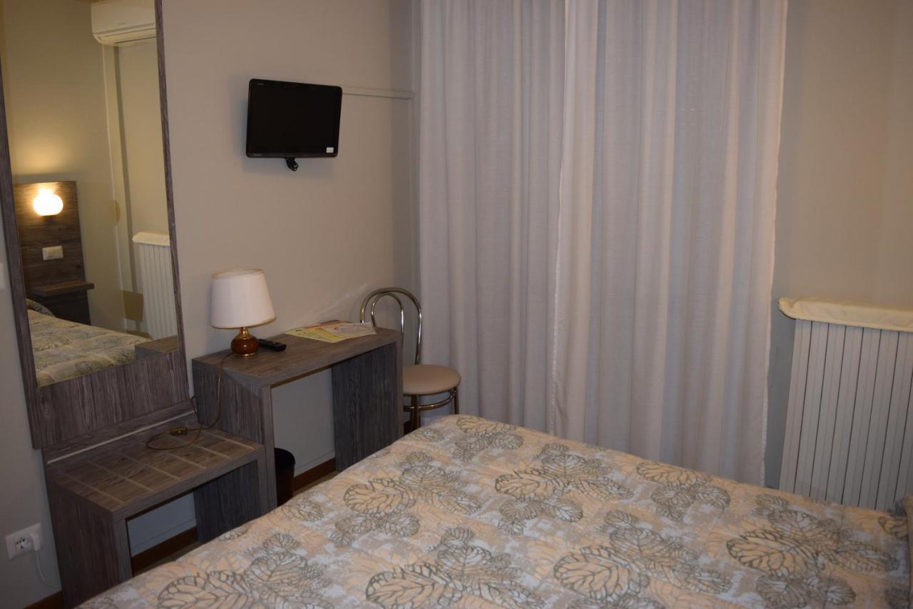 Hotel Pilotto Peschiera del Garda Exterior photo